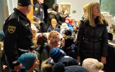 Vrtec na obisku v Policijski postaji Podlehnik