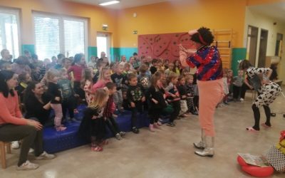 PREDSTAVA MIŠKINEGA GLEDALIŠČA – ZVEZDE PLEŠEJO