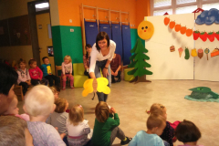 Svetovni dan hrane - lutkovna predstava Zelo lačna gosenica